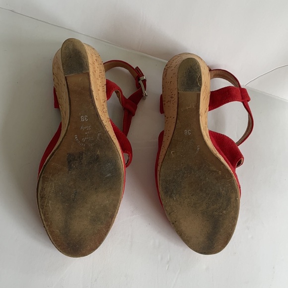 pair of red suede and cork sandals -Barney’s -made in Italy - Picture 5 of 12